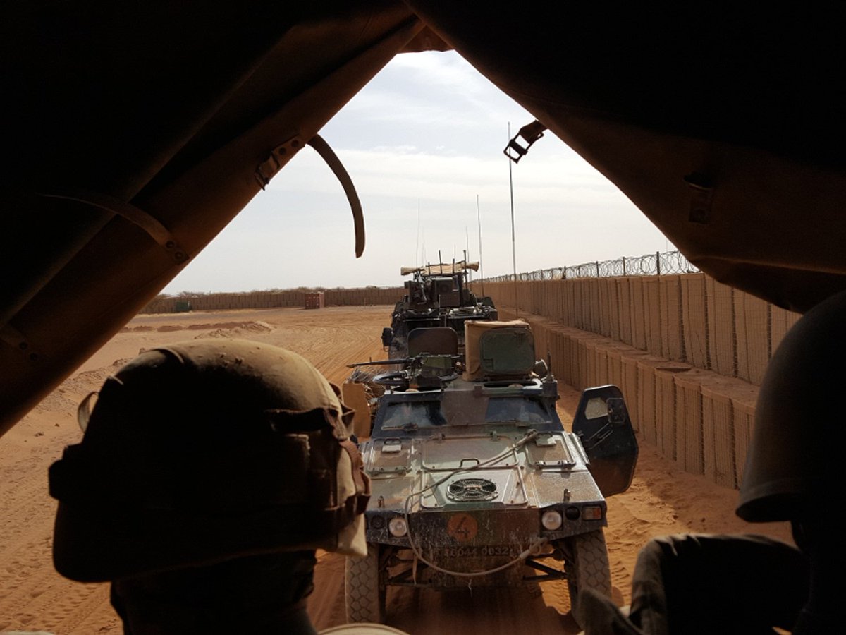 StudioTamani's tweet photo. #Mali : Amadou Koufa ne serait pas mort. Dans une vidéo de 24 minutes diffusée par Al-Qaïda, Amadou Koufa dément sa propre mort en faisant référence aux propos des autorités françaises. A lire sur : https://t.co/zZEGS3TaUz https://t.co/1cgUYIc5Nx