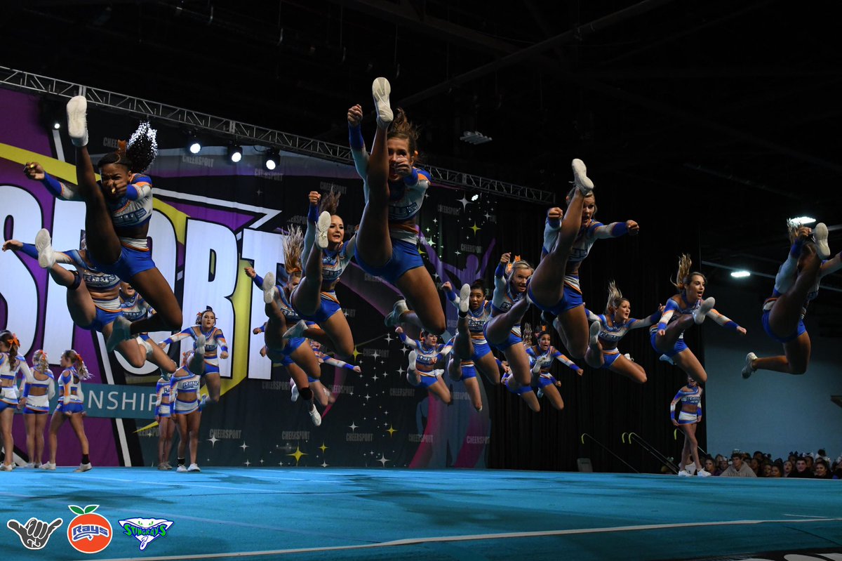 OrangeSection8's tweet photo. Happy travel day to @Orange_Rays and every member of the 🍊 section! 

We will see y’all in Dallas. 

Ready to CRUSH. #OFFB #TDWHBOWHB #2017Vibes #StillJumping https://t.co/KE0bH4LnPZ