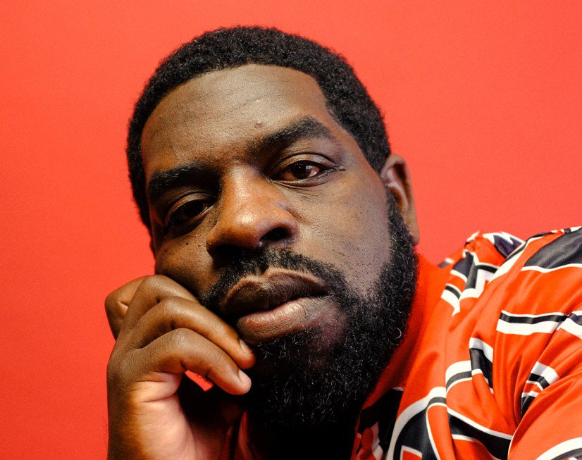 poetswritersinc's tweet photo. “I wanted the book to feel like I was pulling a bunch of samples together, like I was creating one harmonious sound.” #DailyNews: Hanif Abdurraqib (@NifMuhammad) on depicting the arc of fandom. https://t.co/yCxVwzmRiw via @Longreads https://t.co/SVKLCN9Jru