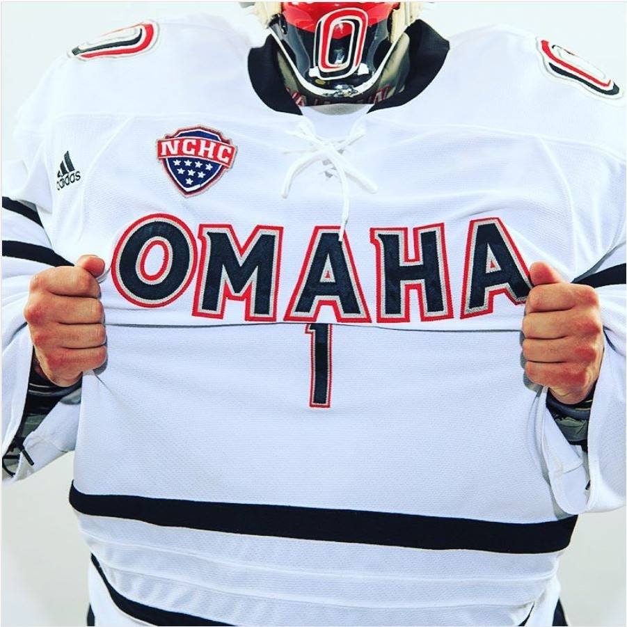 DudleysPizza's tweet photo. The UNO Mavericks will be playing the University of Denver Pioneers tonight at 7 pm. Come in before the game for dinner! We have Happy Hour from 4-6 pm and Reverse Happy Hour after the game from 9pm to close. https://t.co/dm9FNyz5db