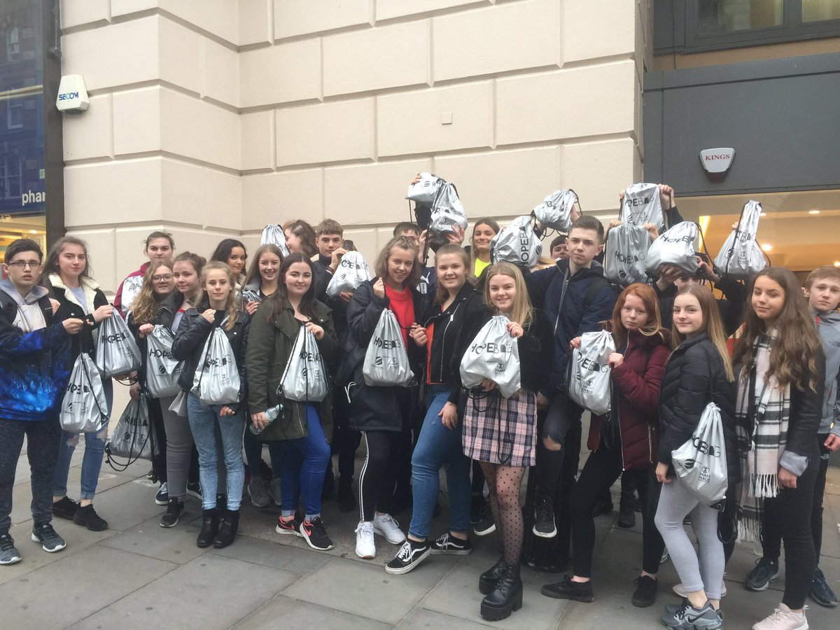 AH_Chaplain's tweet photo. We have brought Hope Bags to London. These reusable reflective bags contain essential items that we take for granted. Each student heading to @FlameCongress will take a Hope Bag to give to a homeless person they meet. #homelessmission #faithinaction #allhallowsontour 🙌🏽🔥😇 https://t.co/zuQsbwxpNJ