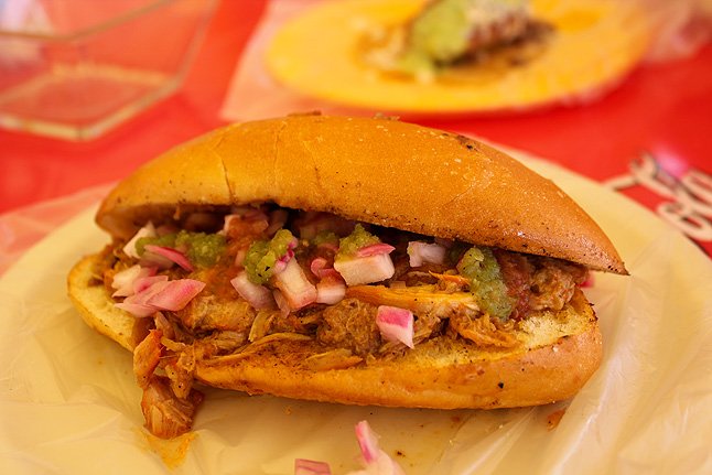 DANIELA_ANTOJOS's tweet image. Torta de Cochinita
Cebolla morada
Salsa Habanera o Habaneros fileteados
Almorzando en Tepito