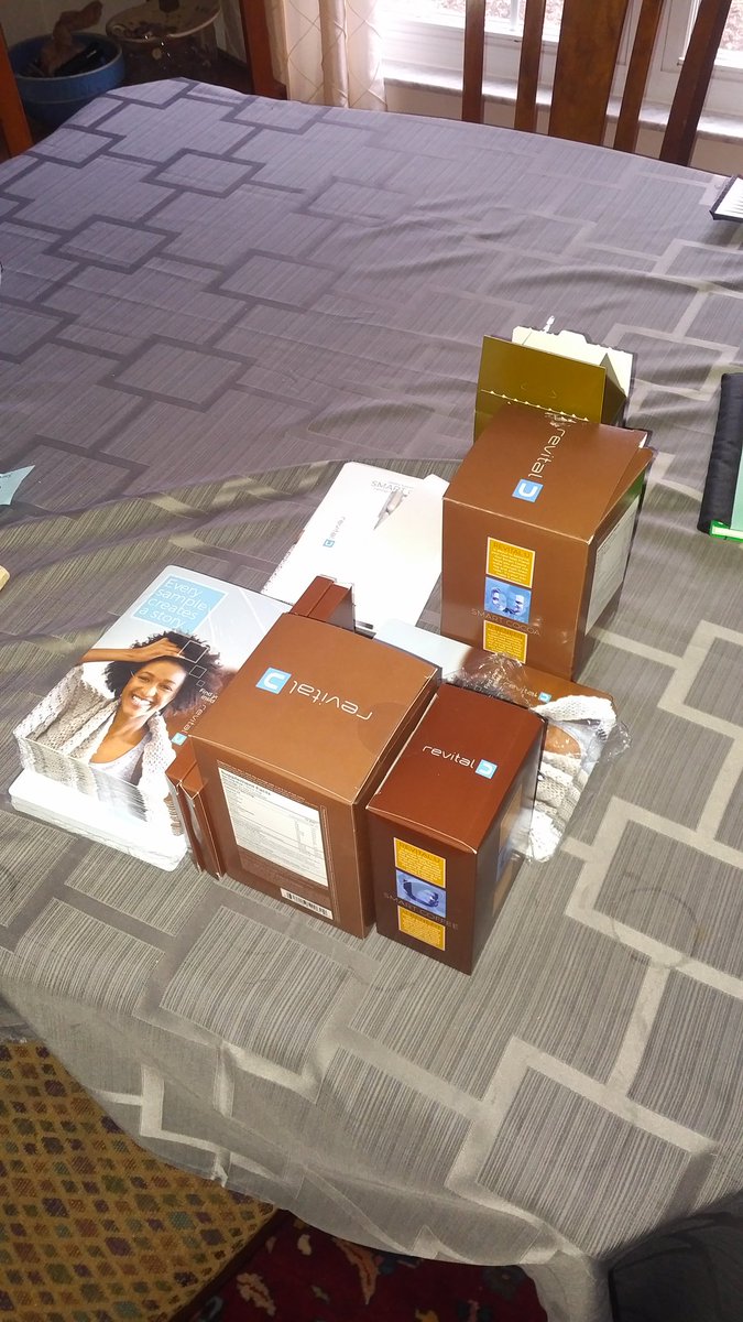 hensley1976's tweet image. I got mine.  You got yours?  I got a little extra I can pass around. Let me know it will be on the way. #samplefirst #RevitalU