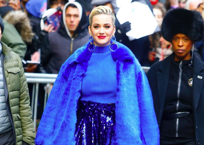 ParaTiOnline's tweet photo. ¡I´m blue! 🧶Mirá el total look azul que lució Katy Perry en "Buenos Días América" y contanos qué te pareció ¿👍o👎?

#azul #blue #color #totalcolor #KatyPerry

https://t.co/Ye0Brau8bb https://t.co/5cJEed0e1D