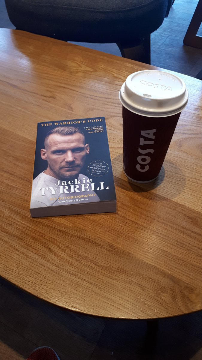 Sitting down with a cup of coffee and @MrJackieTee 's book. One of the best defenders in the business.  Hopefully learn something and apply to my own game. #WarriorsCode 💛🖤