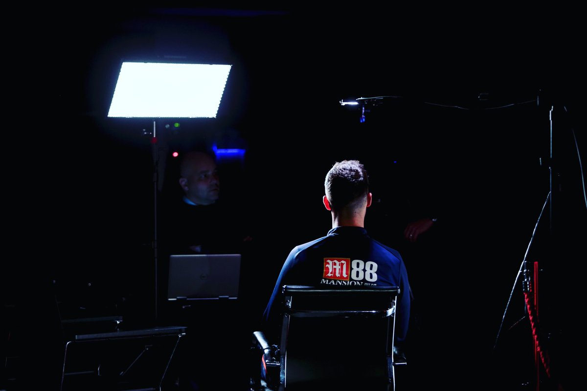 kinoflo's tweet photo. .@lukeb1978 "Used the @kinoflo #divalite again today fantastic bit of kit #lighting thanks to Robin Jones for the picture" #kinoflo #kinoflodivaliteled https://t.co/E4urw9h1na