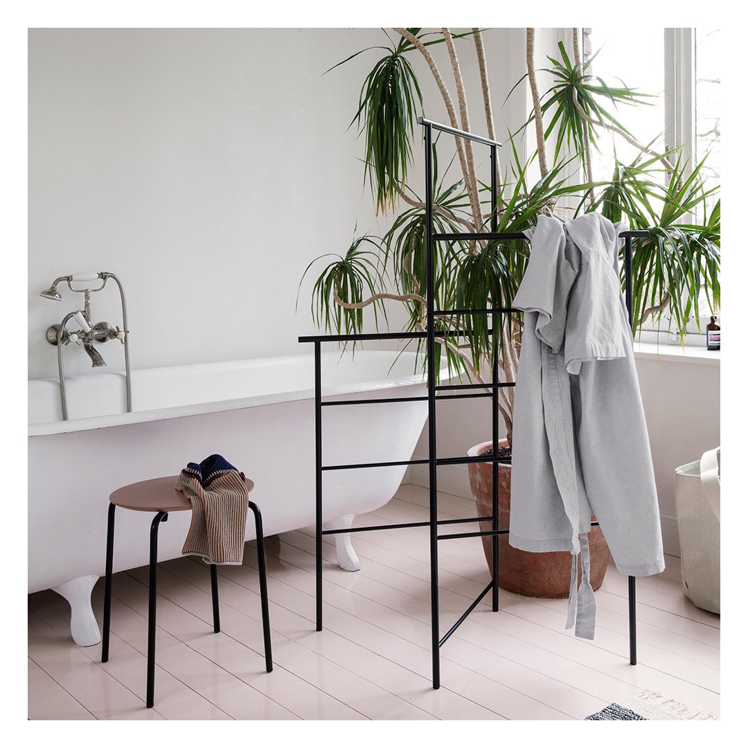 mobler_es's tweet image. Haz de tu baño un santuario. 
#fermliving #doraclothesstand