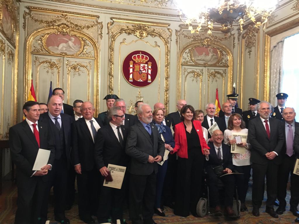 guadaliuris's tweet photo. Esta mañana la Ministra de Justicia ha entregado a nuestro compañero Jesús Bores Saiz, Presidente fundador de #Gualdaliuris la Cruz distinguida de la Orden de San Raimundo de Peñafort. Orgullosos y agradecidos por este merecidísimo reconocimiento. #ExcelenciaProfesional https://t.co/qELvmhPwfw