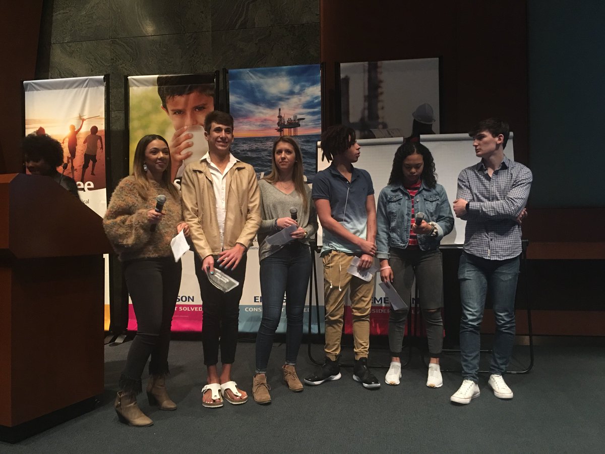 g2cplus's tweet image. Timberland HS change agents sharing the challenges of #nonbinary and #transgender students as well as #selfsegregation in the student body. #G2Cplus #Gateway2Change @WSDinfo