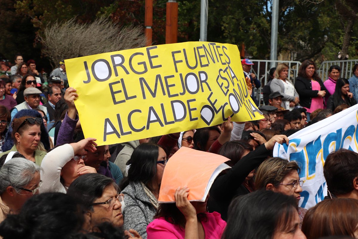 MuniLosAlamos's tweet photo. Concejo Municipal entrega al #AlcaldeJFF las llaves de la ciudad de #LosÁlamos https://t.co/RHTqaTIol1
