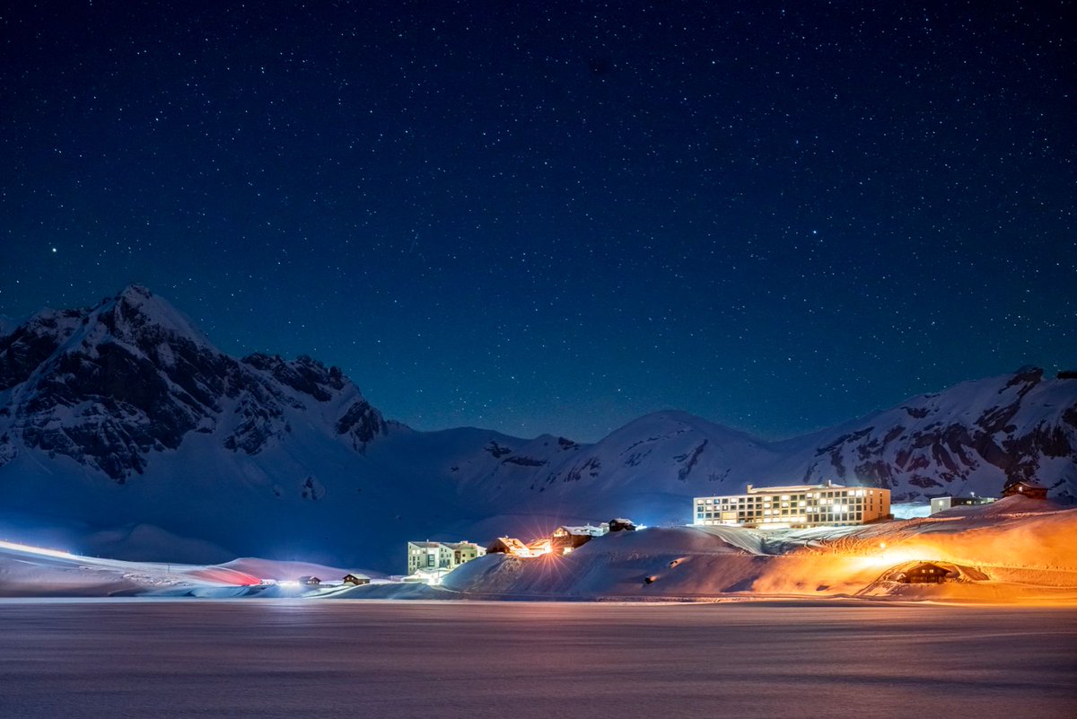 fruttlodge's tweet photo. So close to the stars @fruttlodge. Have a great weekend! https://t.co/YRFf5IQWfk