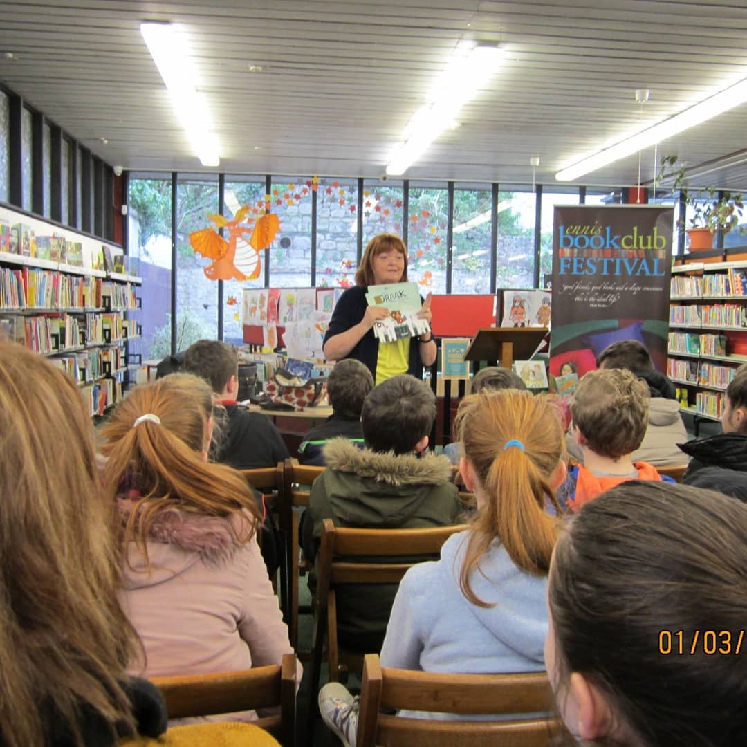 Patricia Forde visited the DeValera Library this morning where she provided a wonderful children's book club event for our young audience & chatted with them about their experience of her novel, 'The Wordsmith'. 
#EBCF2019 #childrensbookclub #libraryevents #lovelibraries 
@ebcf