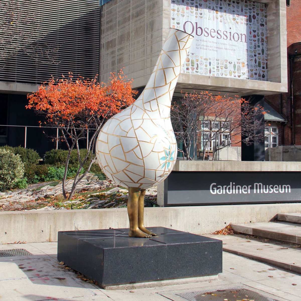 gardinermuseum's tweet photo. As part of @WomenInTheArts' #5womenartists campaign, we’ll be introducing you to five women ceramic artists from our collection who we think you should know each Friday of the month. Up first is Shary Boyle, the artist behind our newest public sculpture, Cracked Wheat! https://t.co/tlJwQ7zPHz