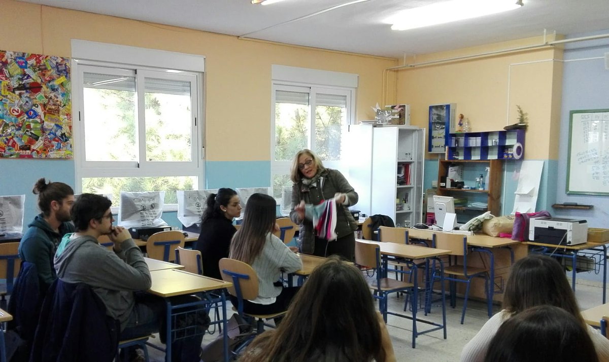 iescastulofp's tweet photo. Taller de tejidos y escaparate realizado por María Victoria López Dueñas, comerciante de "telares el nido" para 2° de Grado Superior de GVEC. #FPAndalucía #FPComercio #Escaparatismo #Moda #Telas https://t.co/uEA37il8CO