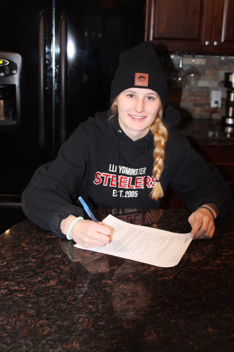Queens Hockey is pleased to welcome <a href="/tyra_anderson15/">tyra anderson</a> of the <a href="/LloydSteelers/">Lloydminster PWM Steelers U18 AAA</a> as our newest member of the Queens  hockey family @rdcathletics. We are super excited to add your tenacity, compete, and character to our squad next season! Welcome Tyra!