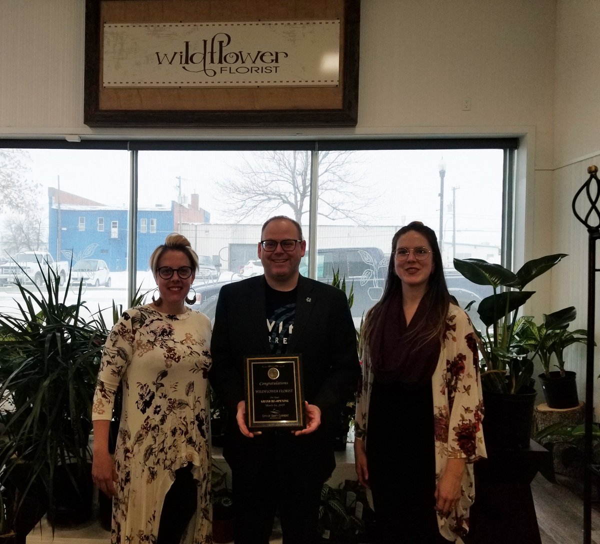 scecdev's tweet image. Mayor @denisperrault was thrilled to join Kerry and Jessica of @wildflowersk today for their grand re-opening in downtown @City_SC. Beautiful shop and a great way to #growswift