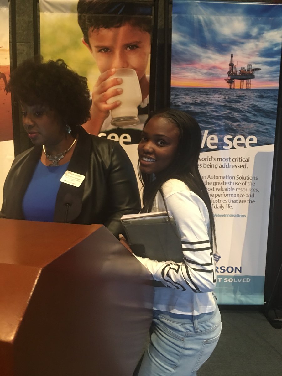 g2cplus's tweet image. Riverview Gardens HS team of ONE Janay G. sharing her team #photovoice project on school #diversity. #G2Cplus #Gateway2Change