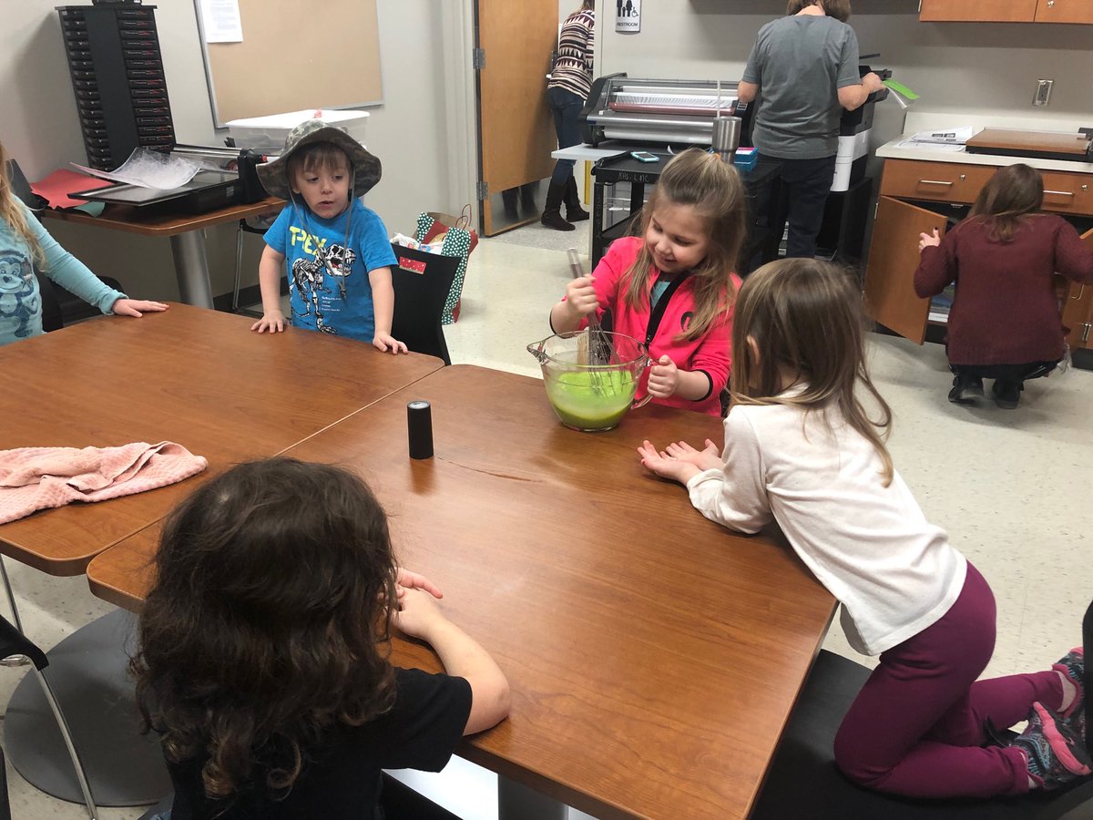 Students in Puppy Pound are making green eggs and ham today! #TeamUpKSD ⁦<a href="/KearneyMOEdu/">Kearney School District</a>⁩ ⁦@Kearneysup⁩