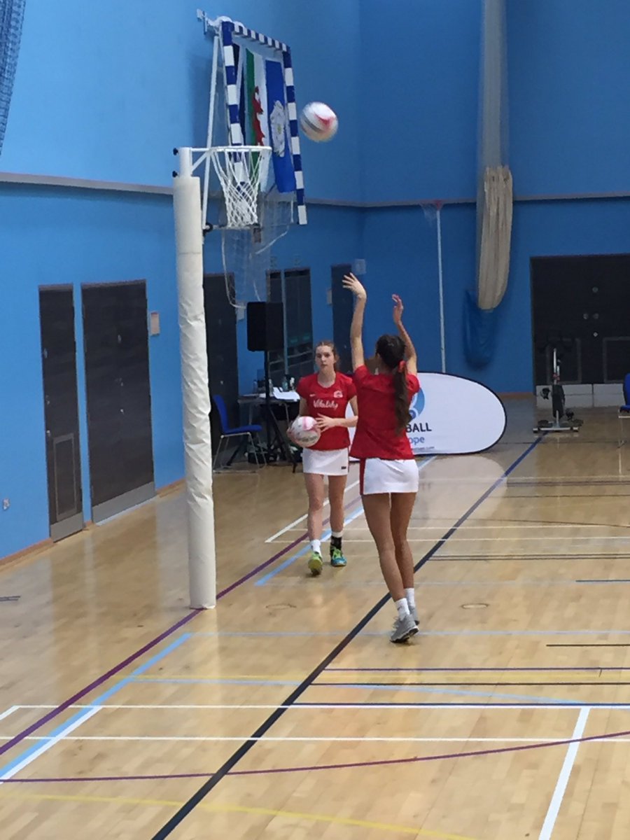 ENAcademyCoach's tweet image. Warm up underway #englandu17s #RosesRISING #ItsUsItsNow
