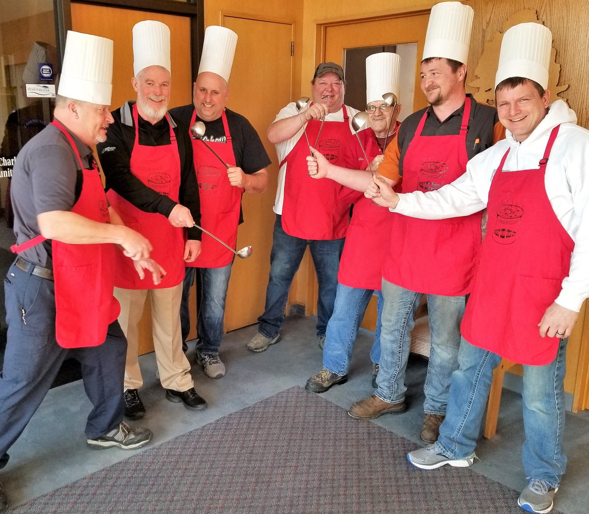 CharlesCityIA's tweet image. Who will win the Golden Ladle? Stop by the Columbus Club today from 11AM-1PM and vote for your favorite chili. #letthebattlebegin #chilicookoff #charlescityia