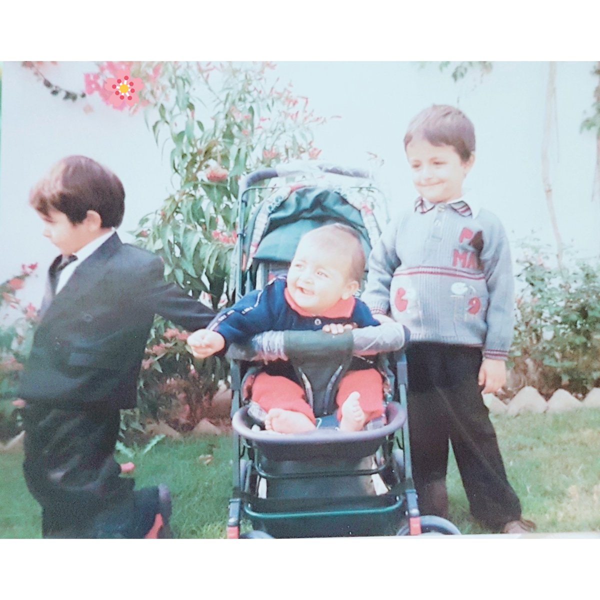 Abiikhan0017's tweet photo. Childhood ❤ https://t.co/ytCO4Iush2