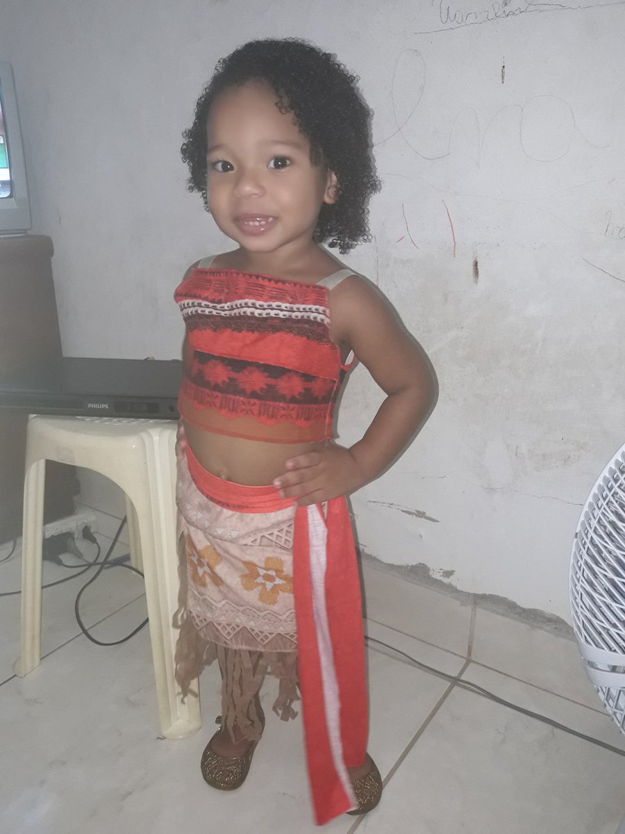 Larissaeanas2's tweet photo. Bloquinho IETB 🎊💃🏽 #ecarnaval https://t.co/cGTYVQhLWn