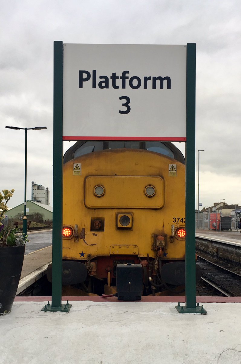 V4Castor's tweet image. Fab day out on the short set #shortset #class37 #wherryline #funtimes #guessthelocation