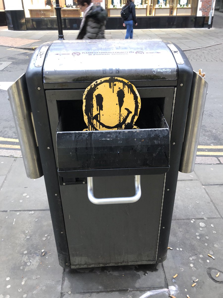 FatboySlim's tweet image. Nottingham, we’ve just dropped a load of these signed @ry_ca smileys all over town, go grab them!
#AcidDrop