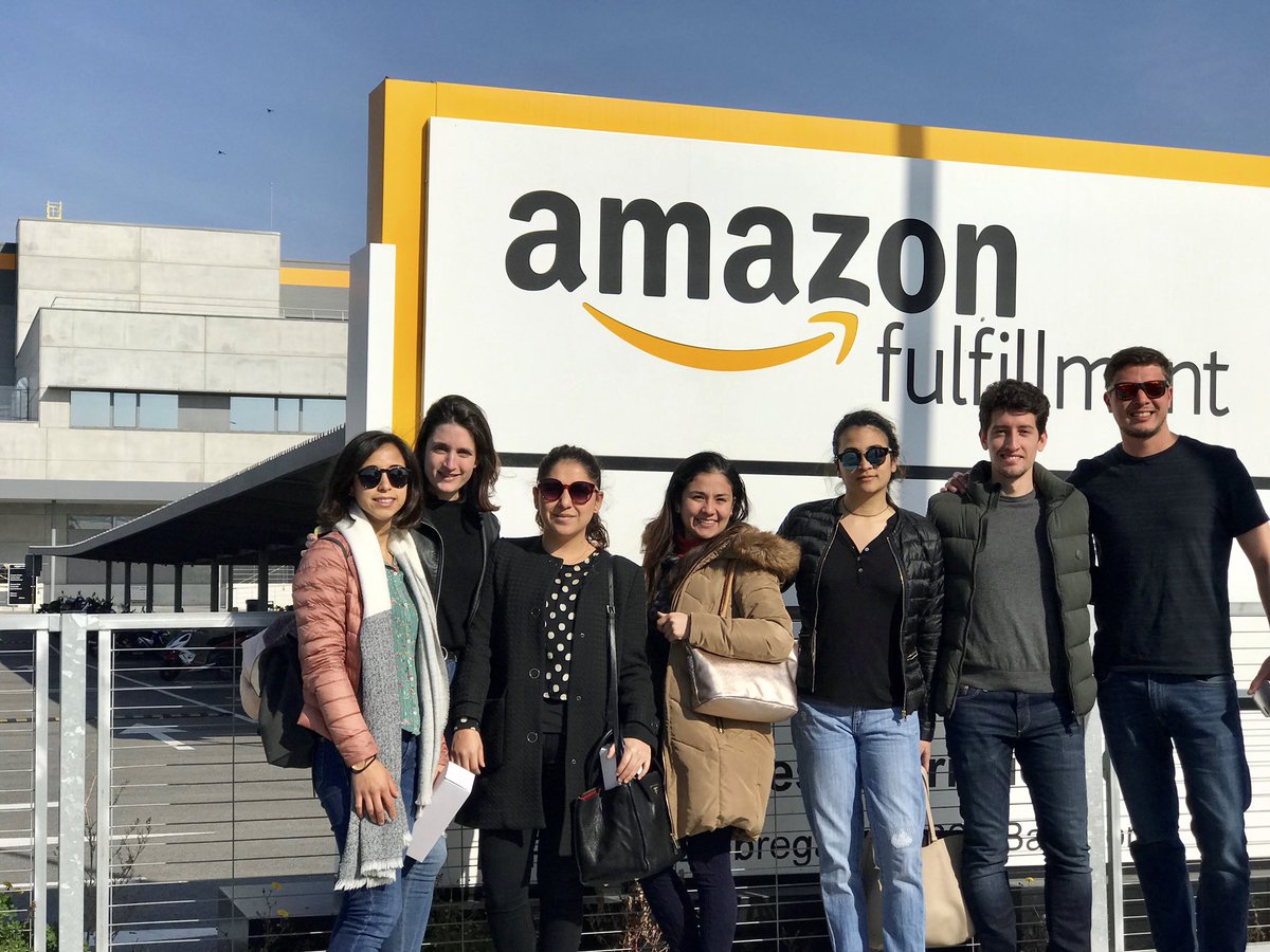 msalvav's tweet photo. Ayer visitamos el centro logístico de @amazon! Sorprendidos por la gran capacidad organizativa y el uso de tecnología avanazada.
#TheAmazonExperience #supplychain #MBA @LaSalleBCN https://t.co/NGefA1jOnZ
