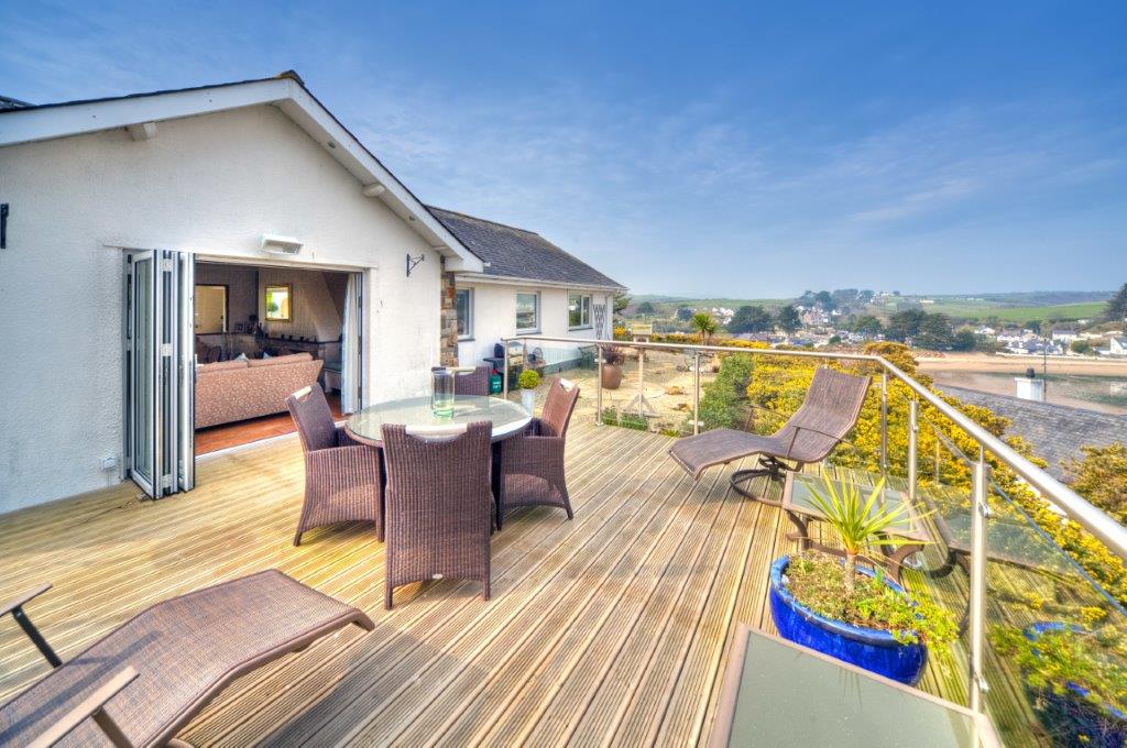 SunrockBalcony's tweet photo. Bring the outside in and rest assured 'we take care of everything'... https://t.co/6zeiSA2RVr
.
#SunrockBalconies #Balcony #Balustrade #InfinityGlass #GlassBalustrade #BalustradeDesign #ExteriorDesign #Construction #UKBuilders #Architects https://t.co/Js8a5O57zG