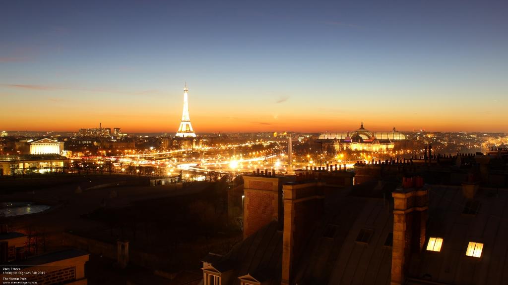 Une vue privilégiée depuis l'hôtel...
"La Ville Lumière" : Paris ne pourrait pas avoir de meilleurs surnoms que celui-ci ! ✨
--
A fantastic view from the hotel…
Paris can't have a better nickname than "The City of Lights" ! ✨
#TheWestinParisMoments