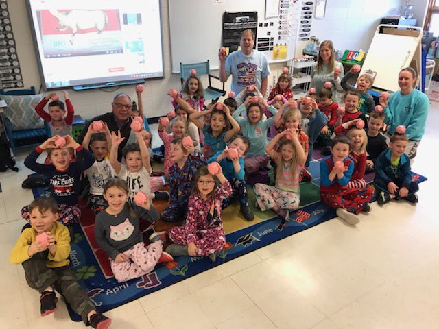 MarkVAfable's tweet photo. Fun day reading with kindergarten class at Cambridge Elementary. Thanks Principal Holt and staff for having me! Great school Great kids https://t.co/Ewwv225Igh