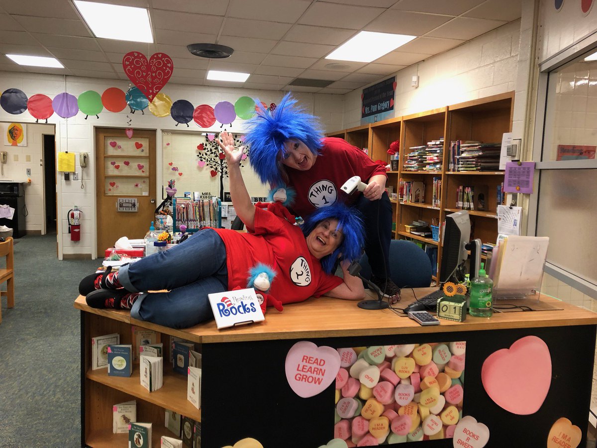 AmyDyer5209's tweet image. Thing 1 and Thing 2 wreak havoc at Butts Road Primary! #HappyBirthdayDrSeuss
