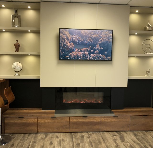 WPWoods's tweet image. It's #FeatureFriday! Get cozy in this lovely family room by @PandanusKitchen featuring our rustic, Design Line #Cleaf panels! #interiordesign #design #millwork @Cleaf_Official