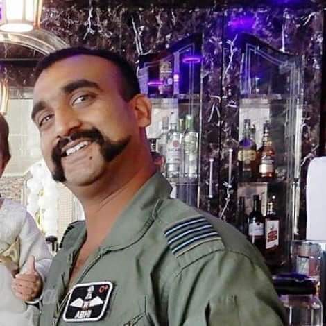 Arvindku08's tweet photo. लो आ गया हिन्दुस्तान का बब्बर शेर🐅🐅 #Abhinandan  ! ! असली शेर वही होता है जो दुश्मन के इलाके में घुस कर दुश्मन का जबरा तोड़ दे और मजबुर कर दे घुटने टेकने पर.
🇮🇳वन्दे मातरम् 🇮🇳
🇮🇳जय हिन्द 🇮🇳
🇮🇳भारत माता की जय 🇮🇳
  #WelcomeHomeAbhinandan #WelcomeBackAbhinandan https://t.co/TWZosRzYHf