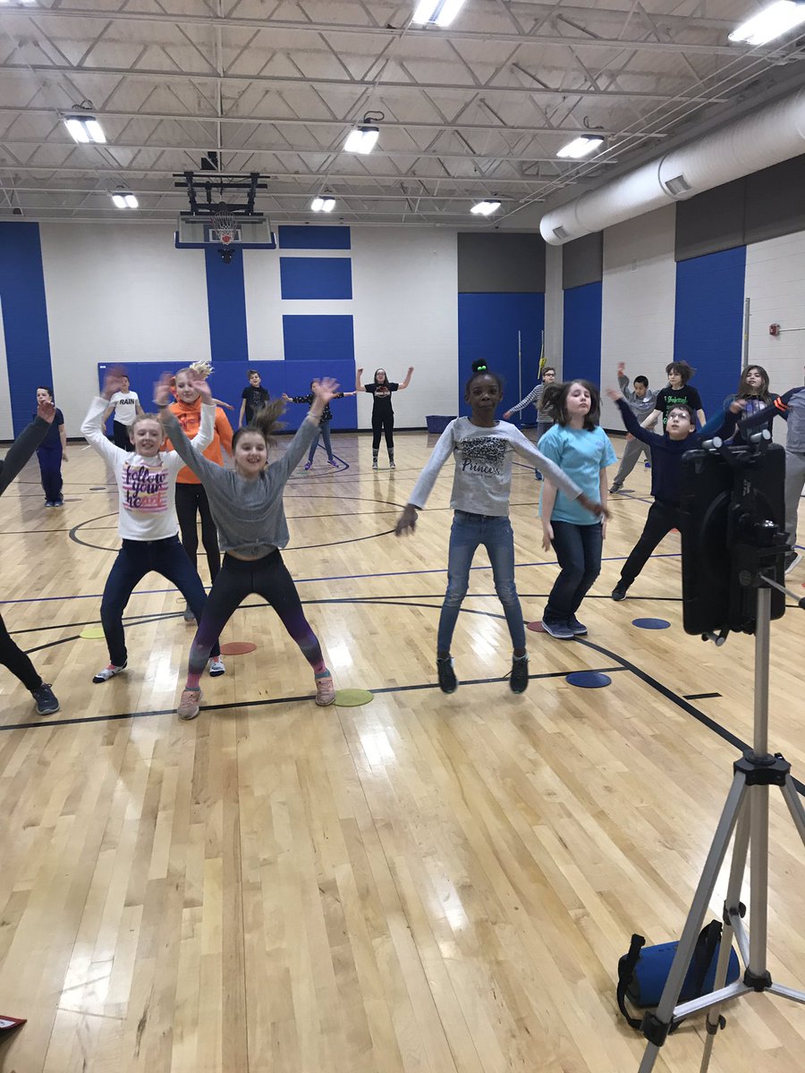 superdanpe's tweet image. Such a pleasure hosting Riley in PE!  @tatescreekes kids and I were humbled by her bravery and enjoyed sharing some @OPENPhysEd NinJa Warrior skills together! You’re welcome to our Kentucky home anytime! #SpitForRiley @USGames @jimsgymtx @kyahperd @USGames_4PE @cairnguidance