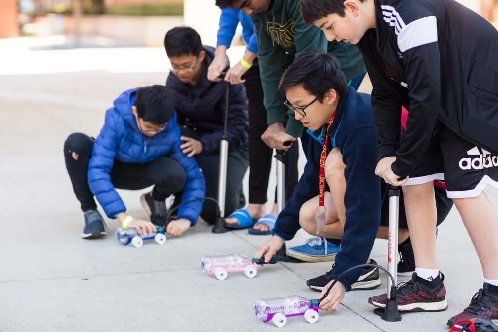 ProfArmani's tweet photo. #FlashbackFriday to last weekend's #EngX @USC! We had a wonderful time hosting several hundred middle and high school students from all over LA county and teaching them about #engineering! @USCViterbi @USCOptics @NikonUSA #STEM https://t.co/tciptGeUDt