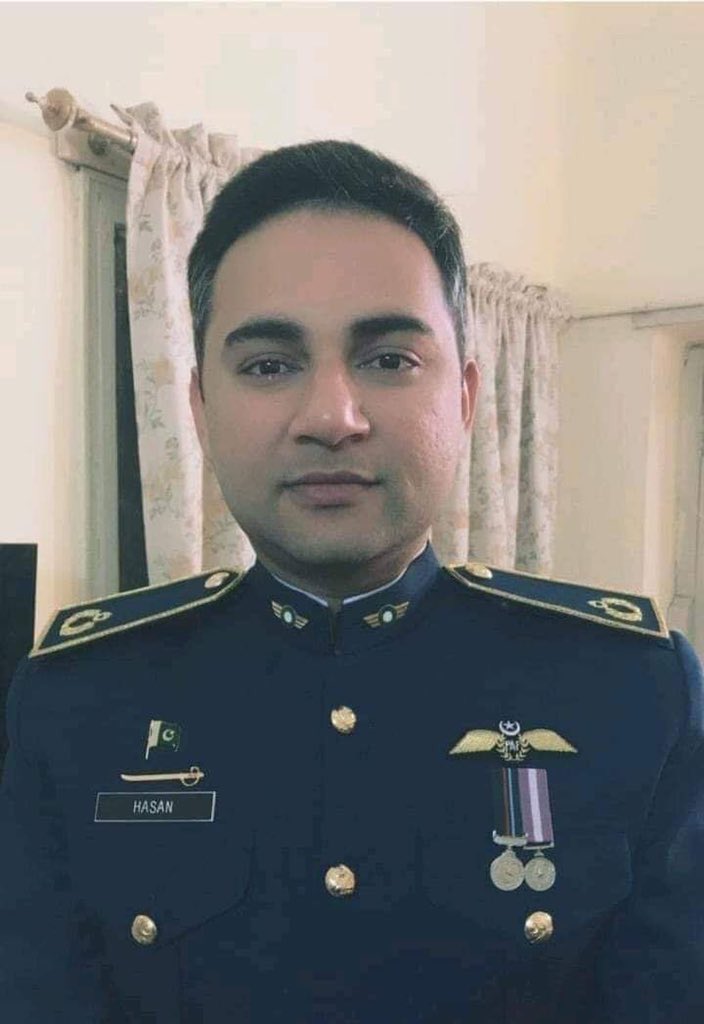 The Brave son of soil ; The pride of 200 Million Pakistanis
#SquadronLeader Hassan Siddiqui
You’ve told the world that Airspace belongs to Men of #PakistanAirForce 🛩 🇵🇰
May Allah keep you flying high to protect the Motherland 💚
#MilitaryAwardForHassan #PakistanZindabad