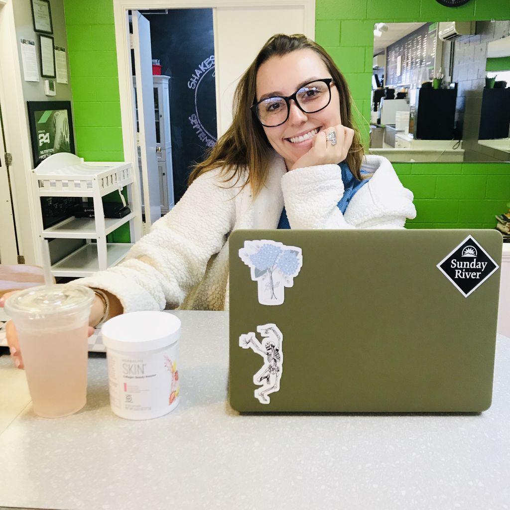 Fun Fact Friday: our barista Brittany loves collagen! She drinks it almost everyday. Collagen is great for your skin, nails and hair. Add it to your tea or drink it alone for an added boost of vitamins  
#collagen #beautyboost #healthyskin #herbalife #health #wellness