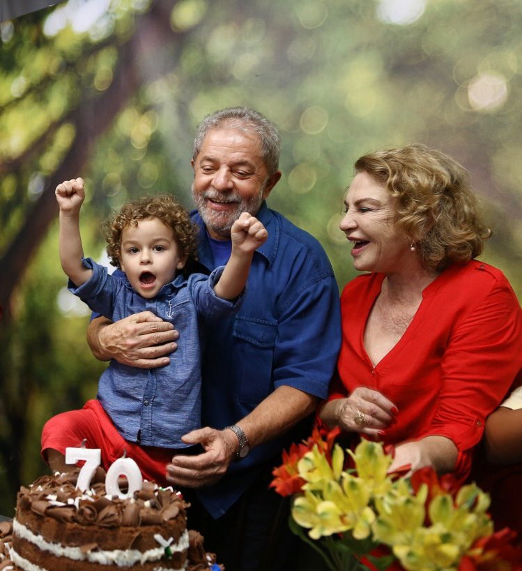 Não existem palavras de conforto perante a morte de uma criança. Faço minhas as palavras do Senador Humberto Costa, quando diz que jamais a dor, a violência e a injustiça impingidas a esse homem poderão ser reparadas. Depois de perder sua companheira e não ter tido o direito ...