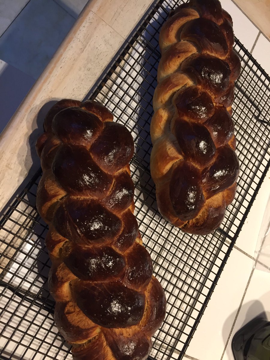 OliviaRMW's tweet photo. We missed the official @pinnershul @shabbat_uk @chiefrabbi @UnitedSynagogue #ChallahMake but hey, we make our own anyway! Kudos to A who can do 6-plaited loaves. Shabbat Shalom! https://t.co/uGB9RU68Ze