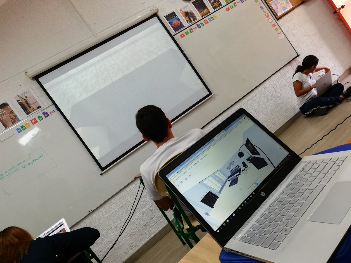 magoandresito's tweet photo. Estudiantes diseñando la casa de Guy Montag en Fahrenheit 451, todo desde una perspectiva distópica.🏘️🚒💻En la pantalla gigante un estudiante lo hace mediante Minecraft. #googleEI #fracasombroso #gamificacion #MEX18 #RetoGCE1 #Minecraft https://t.co/etRyq0AACc