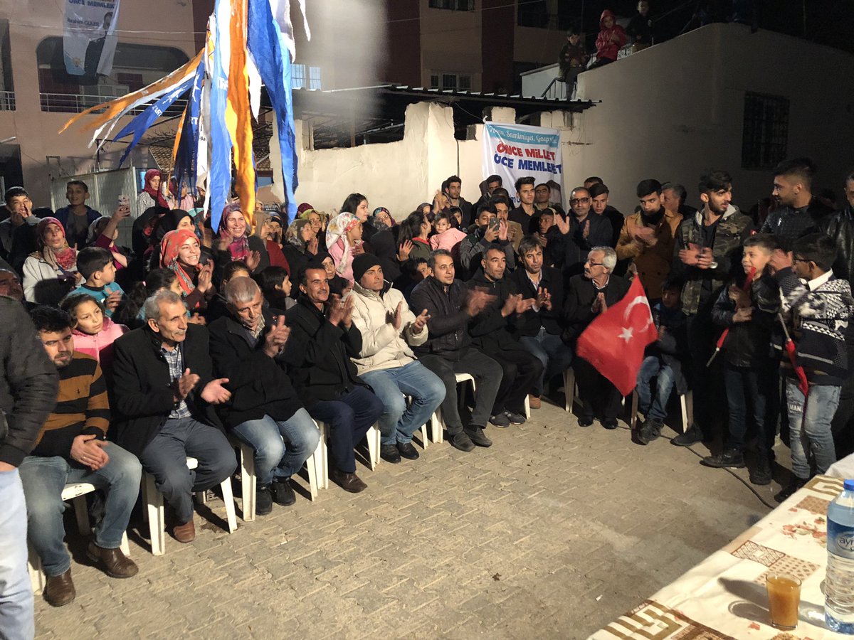 myumusAK1's tweet photo. #Esentepe mahallemizde #Yılgın ve #Semiz ailelerinin ev sahipliğinde mahalle sakinlerimiz ile bir araya geldik. Mahalle sakinlerimize bizlere ilgilerinden dolayı teşekkür ediyorum.
#ÖnceMilletÖnceMemleket
#VakitHatayVakti
#VakitReyhanlıVakti
#VakitMehmetHacıoğluVakti https://t.co/r5QZ15EJH4