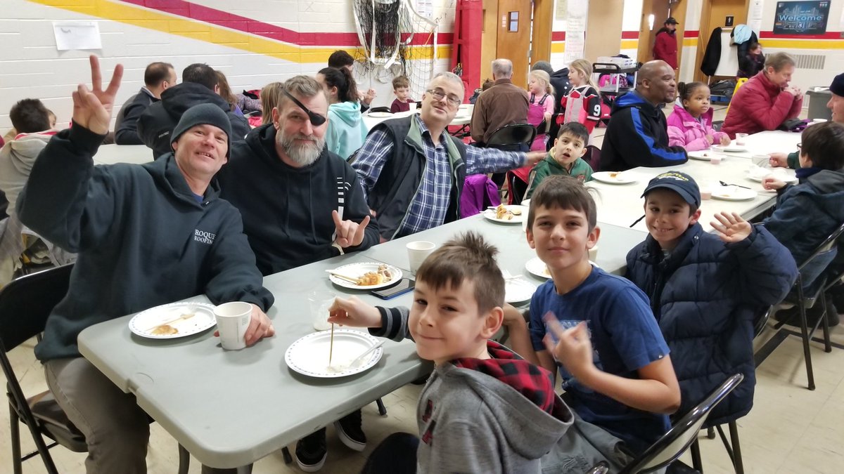 JPullen17's tweet photo. Tks to @LeahSReynolds @HDSB_SMiller Burlington Lakeshore Rotary @HaltonFFT @ED_HFFT and Kings Road School Council for coming together yesterday morning and helping pull off an awesome Donuts with Dads. 3rd time was indeed charmed. https://t.co/4vgHdcrBLH