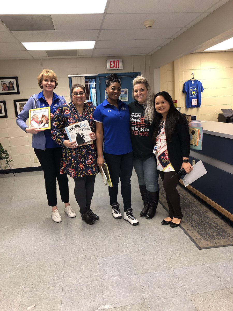 OrrMiddleSchool's tweet photo. Orr had the honor of reading to our feeder school, Ruby Thomas ES! Thank you for inviting us. #SORRatORR #NevadaReadingWeek2019 https://t.co/p1Mp4JAg4z