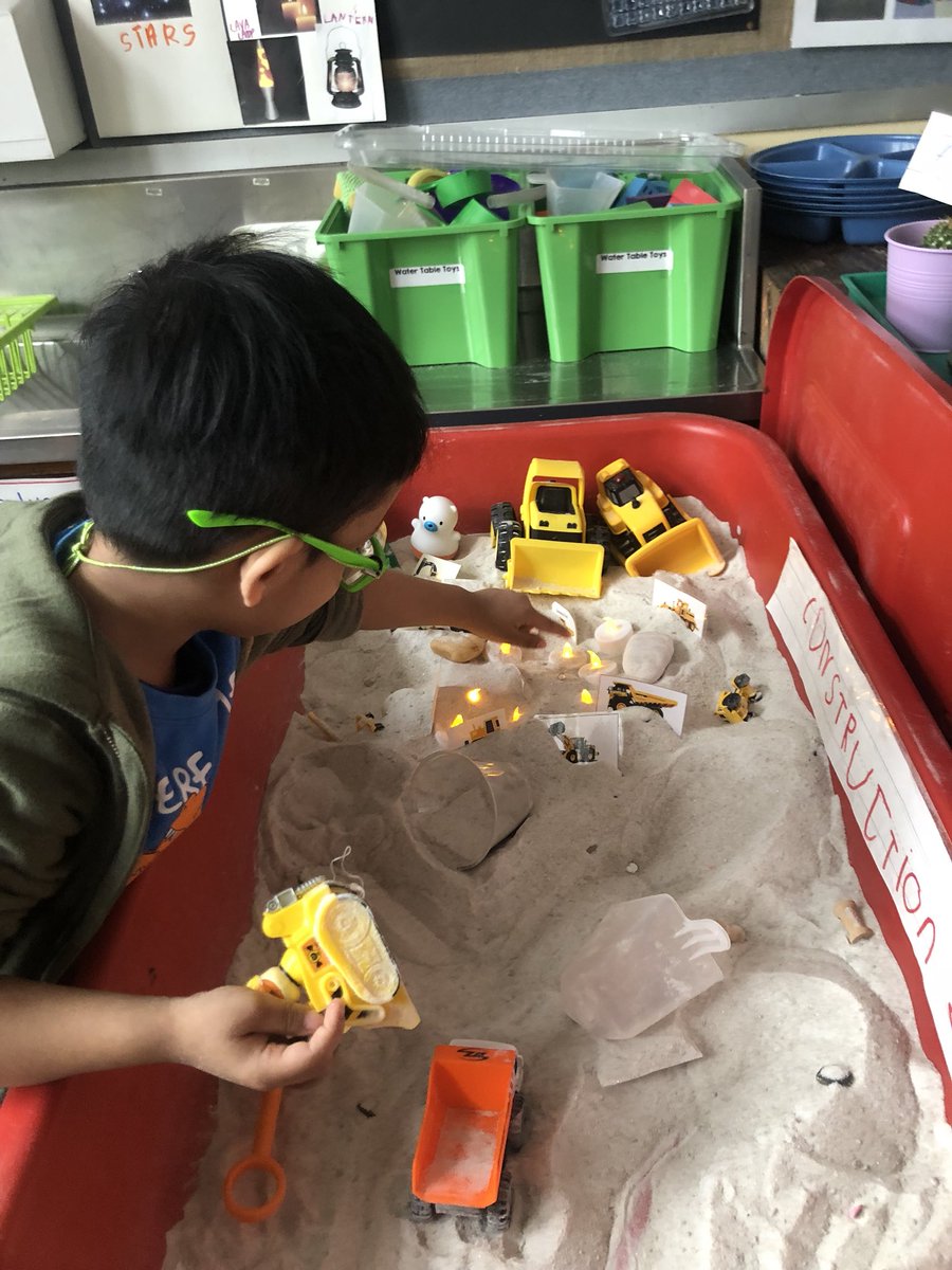 eburt227's tweet image. ✨All of the lights✨#lightunit #showcaseschoolsnyc @PSIS178 @Jcruzpr