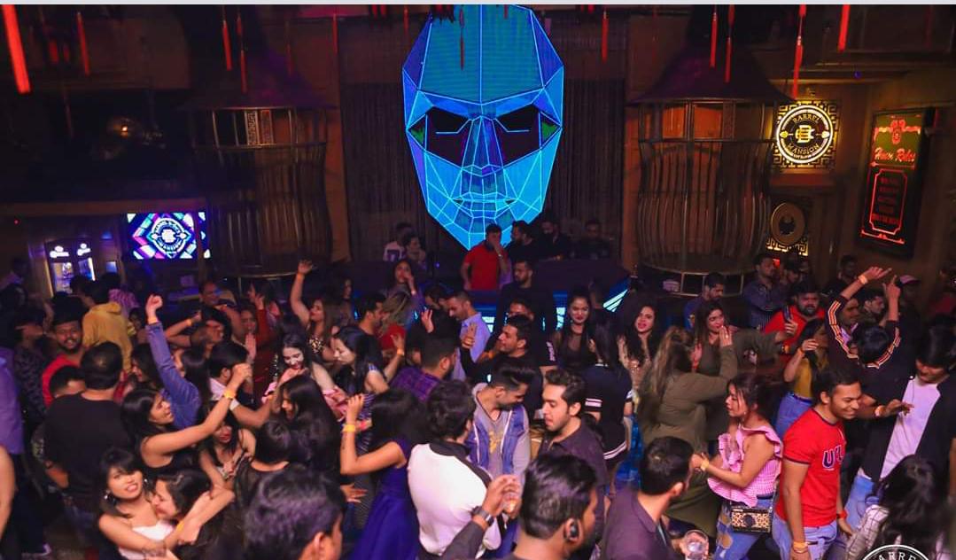 HIShaikh1's tweet photo. illegal Fun at BARREL MENTION PUB, Barrel Pub illegaly operating till wee hours 6am daily. Overcrowded, illegal Mezzanine Flr &amp; Bar Countrs, Airport Police failed to tk action.
BARREL MENTION, Ground Flr, Sahara Star Hotel, Vile Parle East.
@MCGM_BMC https://t.co/TQeciD0cnU