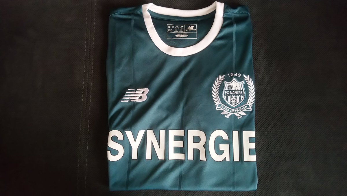FCN_Academie's tweet image. Par le JEU 🔰😉

🕹 On change la bio du compte mais pas les bonnes habitudes. On vous propose de gagner 2 maillots !

✅ Le "away" @NewBalanceFR 2018-2019, Taille XLB 158 cm (photo) et on rajoute le "away" 2016-2017 en S ! 

1️⃣ RT
2️⃣ Suivre

🍀 TAS mardi 12 mars à 9h

 📸
