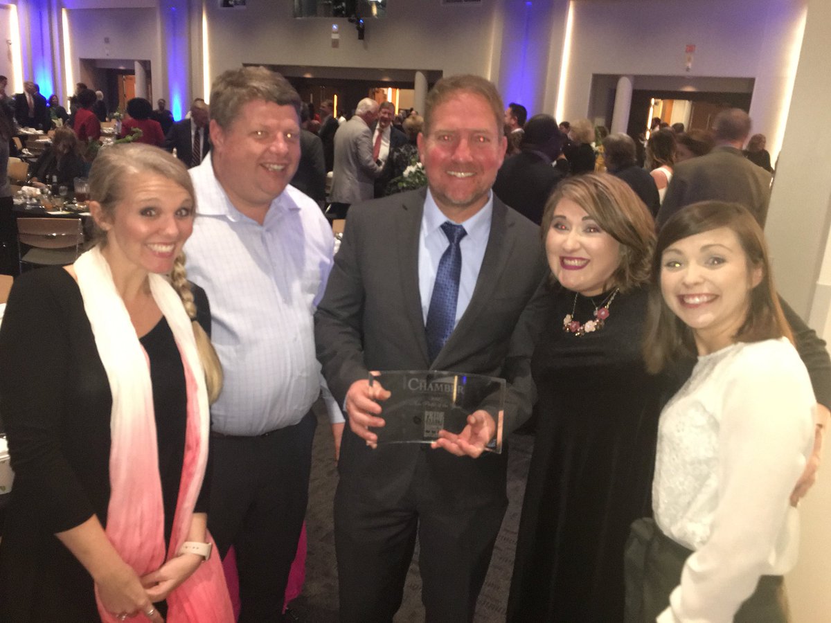 readydrugfree's tweet photo. We were honored to be recognized by @chambertusc as Non-Profit of the Year last night at the awards ceremony! There are so many great nonprofits in West Alabama. This is truly an honor. Thank you #Tuscaloosa for the continued support of our organization! #GetEducatedNotAddicted https://t.co/dSoZO84Kkd