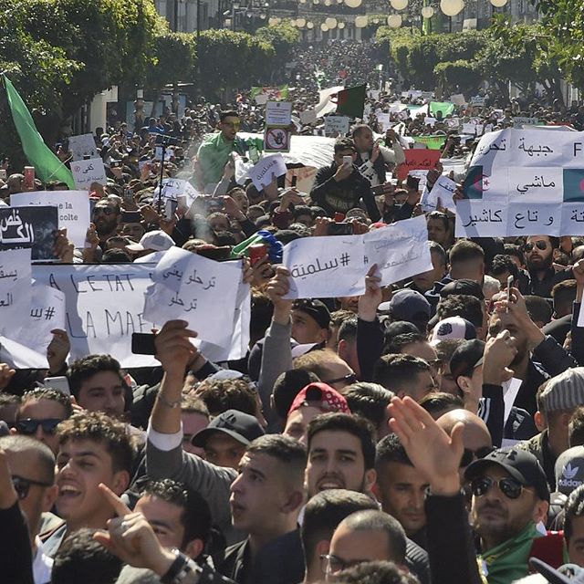 🇩🇿 Algerians on Friday took to the streets in rare protests – dubbed the 'Million Man March' – against ailing President Abdelaziz Bouteflika's bid for a fifth term in power. . The scale of the protests has surprised many in #Algeria and represents the… f24.my/4Wfq.i
